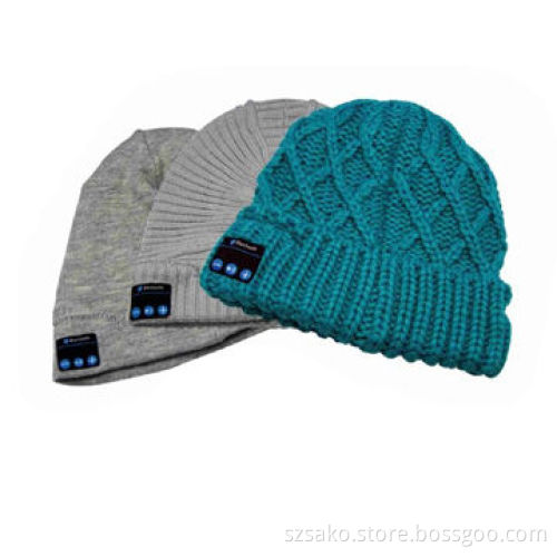 Knitted Winter Beanie with Bluetooth 3.0